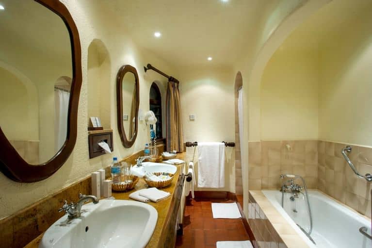 Suite Bathroom