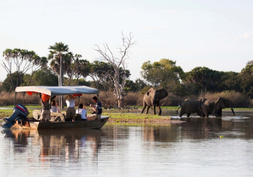 Boat Safari Selous 1
