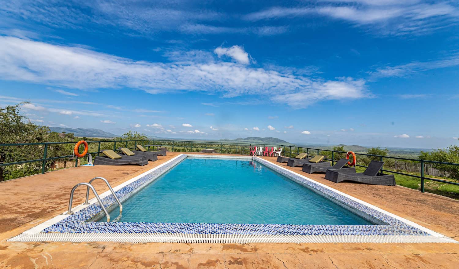 Serengeti Safari Lodge7