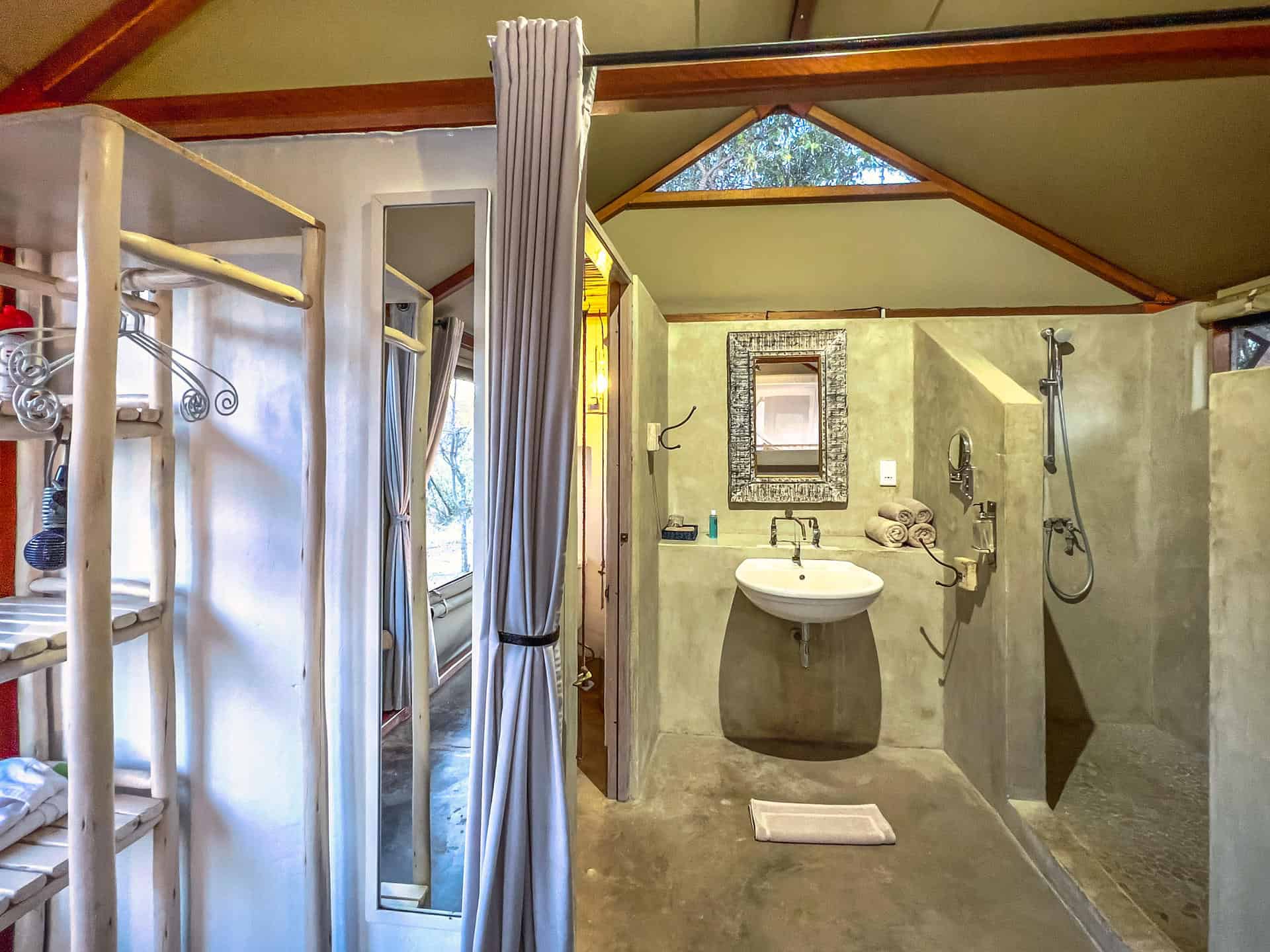 Mushara Bush Camp Tented Bungalow Bathroom