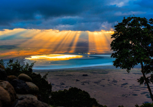 Sun,rays,peeping,through,the,clouds,at,sunrise,in,ngorongoro